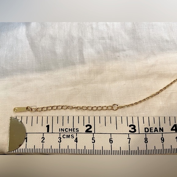 Dainty Gold stainless steel engraved Flower on‎ delicate Chain necklace - Picture 5 of 13